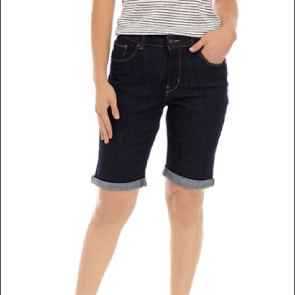 Levi’s Bermuda Jean Shorts Women's 4 Dark Wash Folded Hem Preppy Classic Basic